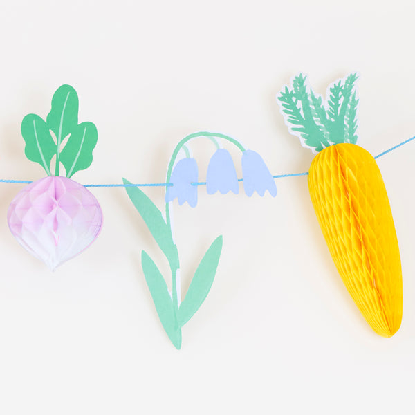 Our paper garland set is perfect to add to your Easter decorations, featuring 3D vegetables, and springtime flowers and animals. Image3