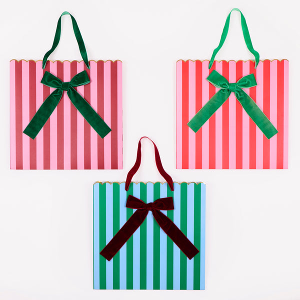Our Christmas gift bags, made from premium paper, feature stripes of red, burgundy, green, pink and blue with velvet bows and velvet handles. Image4