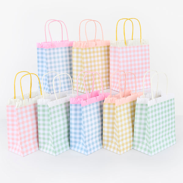 Our party favour bags feature four pretty gingham print designs, crepe paper fringing and twisted rope handles, for sturdy and decorative use. Image1