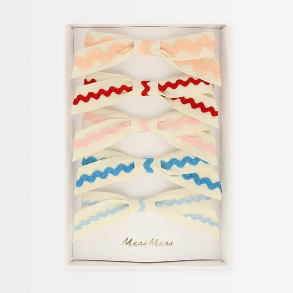 Our bow hair clips feature on-trend ric rac in pretty colours, fabulous as kids accessories. Image5