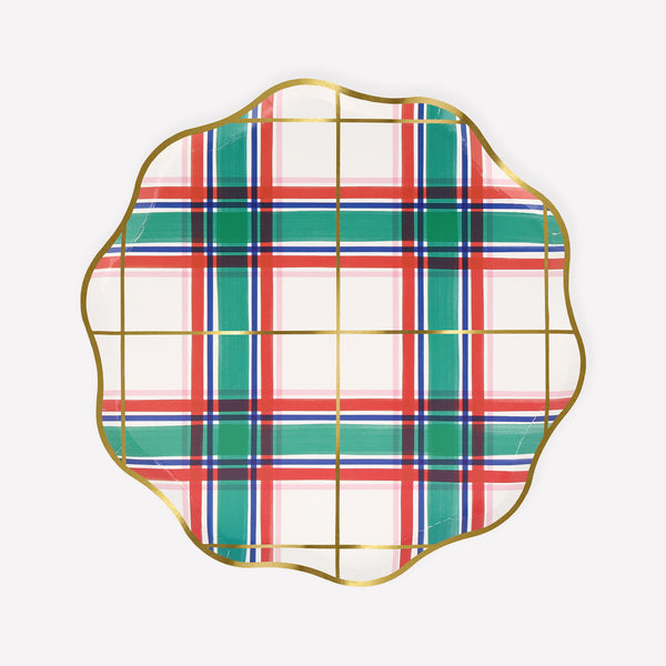 Our paper tartan plates, in a side plate size, feature a bold design in classic festive colours, perfect for Christmas dinner. Image1