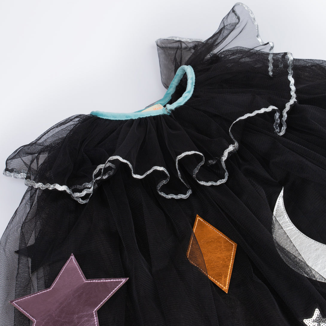 Our luxury witch costume set includes a tulle cape, an witch hat with a velvet bow and a colourful ribbon wand with a silver sequin star.