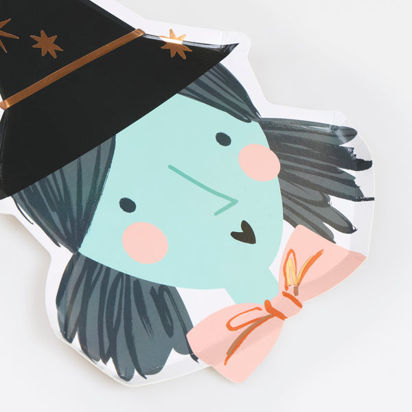 Our paper Halloween plates, featuring a happy witch's face, are perfect for a playful stylish look to enchant all your guests. Image2
