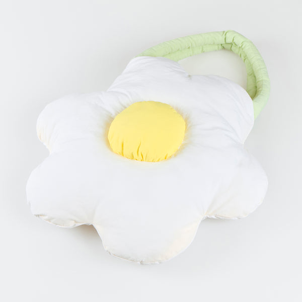 Our summer bag is made in the shape of a puffy daisy, a really fun and chic accessory for summertime. Image1