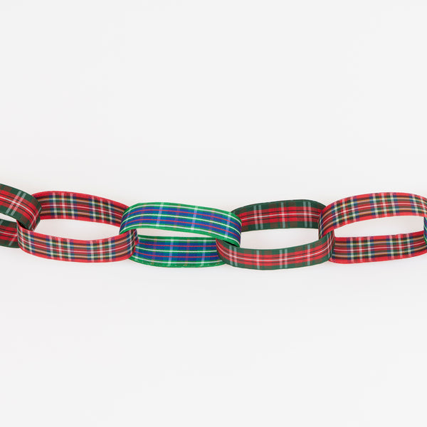 Our Christmas garland features tartan ribbon links, in classic festive colours, for a sophisticated decoration with a nod to nostalgia. Image3