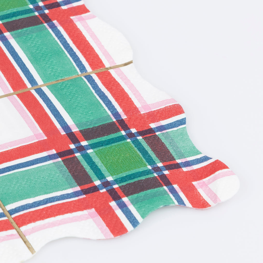 Use our paper tartan napkins, in striking festive colours of red, green, white and gold, for a classic cosy Christmas vibe. Image2