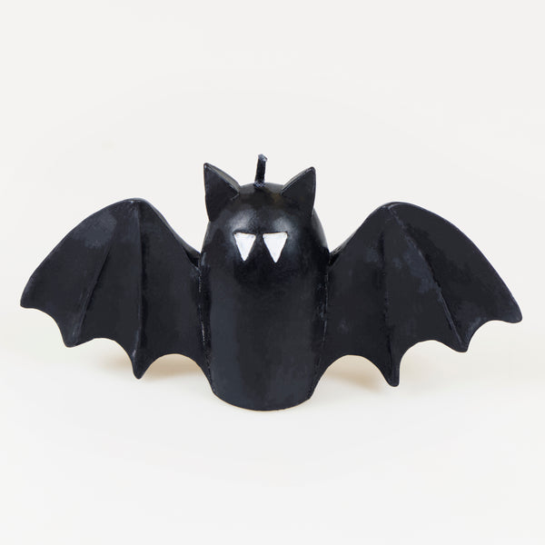 Make your Halloween party look amazing with our black candles in the shape of bats, with hand painted fangs and black wicks. Image2