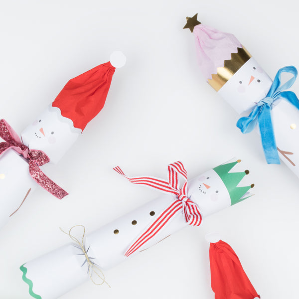 Our family crackers feature jolly snowmen with scarves and hat embellishments, and contain a joke, party hat and a fun eraser. Image5