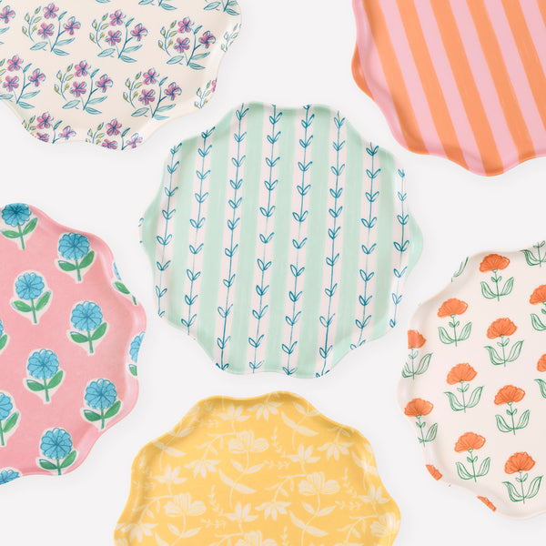 Our large reusable plates, with summery floral designs inspired by Indian block prints, are ideal for chic celebrations time after time. Image1