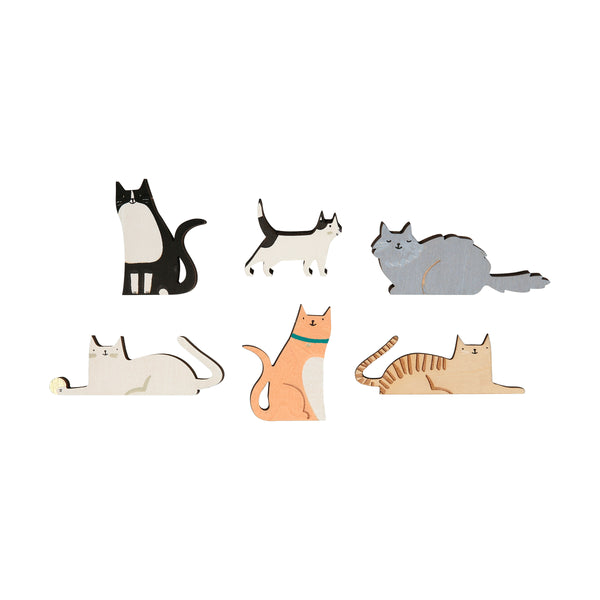 Our Christmas cat crackers look amazing, with velvet bows, and contain wooden cat brooch pins, gold party hats and funny jokes. Image2