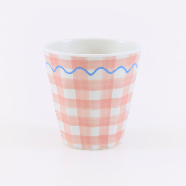 Our reusable cups feature a summery gingham design in six different colours, perfect to use as baby shower cups, birthdays for picnics. Image3