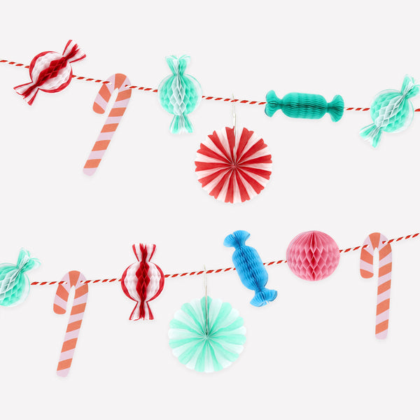 Use our small Christmas garland, with 3D paper sweets, paper candy canes and paper fans, for a decorative, nostalgic touch Image1
