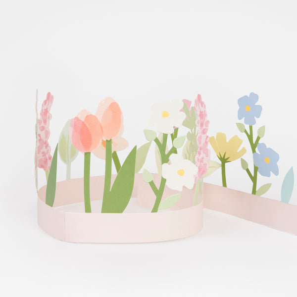 Our special cake decoration set includes 5 flower cake toppers and flower cake wraps to instantly decorate your cake. Image4
