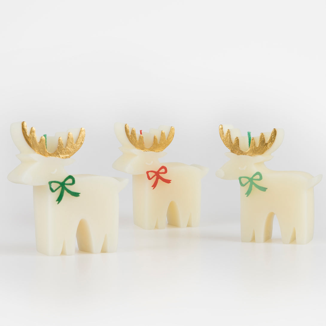 These Christmas table candles are reindeers with on-trend bows, gold details and fabulous coloured wicks, a great host gift.