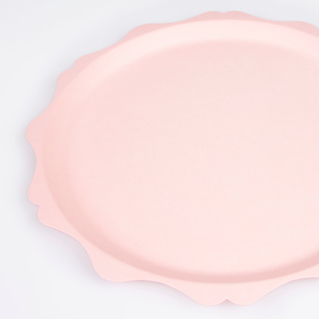 Our pink dinner plates, made from bamboo and sugar cane, have a decorative edge, and are ideal for baby shower plates.