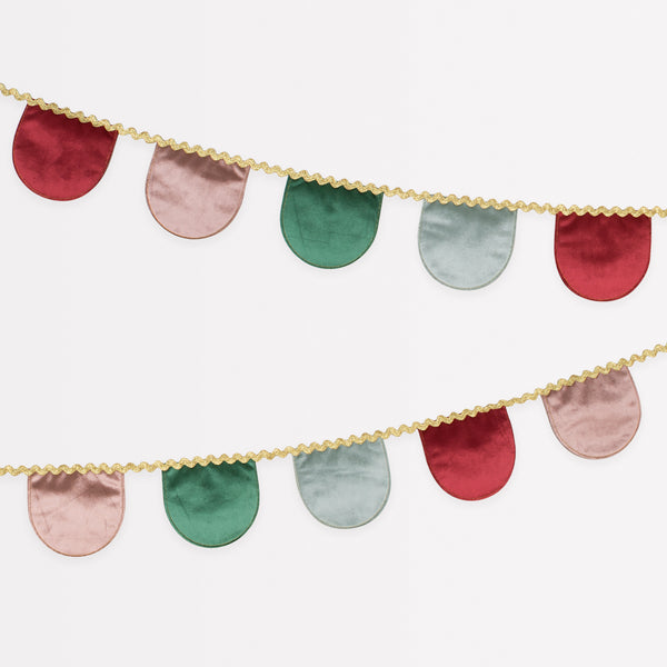 Our Christmas garland, made with luxurious velvet, is the perfect accessory for the festive season.