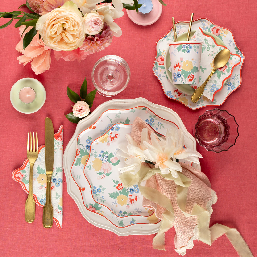 Our vintage floral side plates are ideal for a tableware setting for afternoon tea or a garden party.