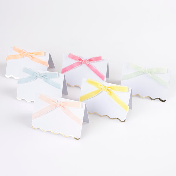 Use our luxury place cards with velvet bows in pastels colours, and shiny gold foil scalloped borders, for special meals like baby showers.