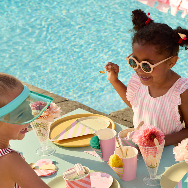 Our ice cream plates, made from high quality paper, are ideal for BBQs, picnics, beach parties, pool parties and summer birthday parties. Image2