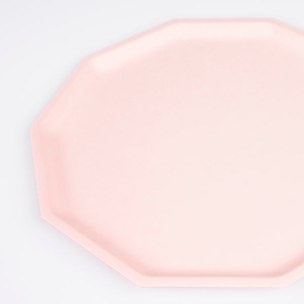 Our compostable pink plates, made from bamboo and sugar cane, are ideal for a princess party, fairy party or baby shower. Image3