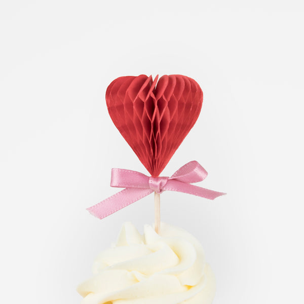 Your Valentine's cupcakes will look super sweet with our pink and red cake toppers and cupcake cases. Image5
