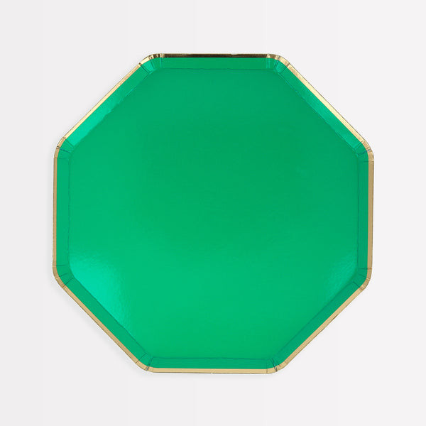 Our green side plates, with an eye-catching octagonal shape and shiny gold foil details, are ideal as cocktail plates or as small party plates. Image1