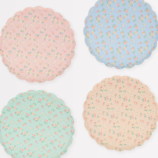 Use our pretty floral plates, made from high-quality paper, in a side plate size, for all your stylish parties.