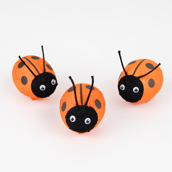 Make your woodland party look amazing with our fun ladybird surprise balls, including a cute ladybird eraser, a joke, 2 stickers and a party hat.