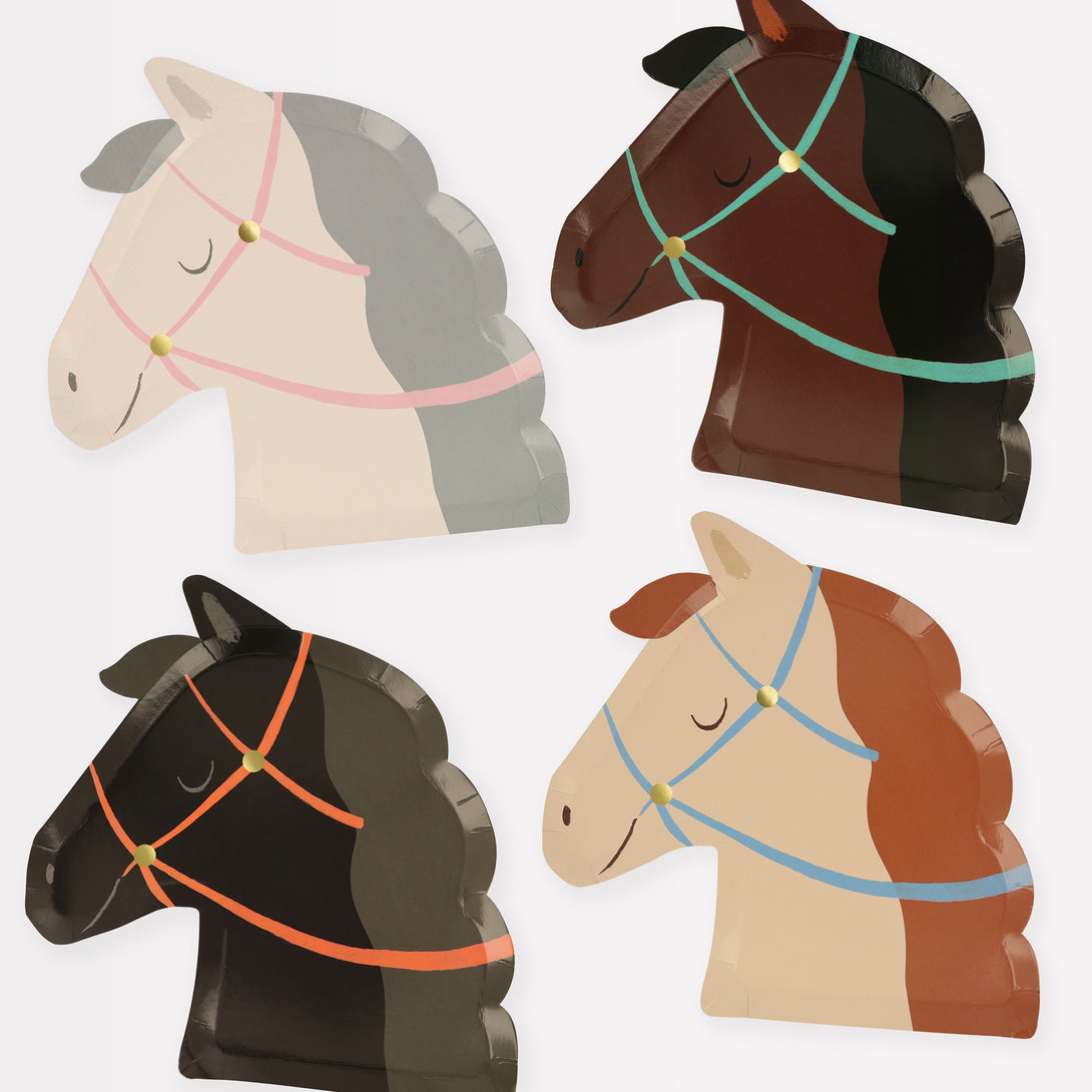 Make your horse birthday party look amazing with our special supplies, including a horse garland, tableware and a cupcake kit. 