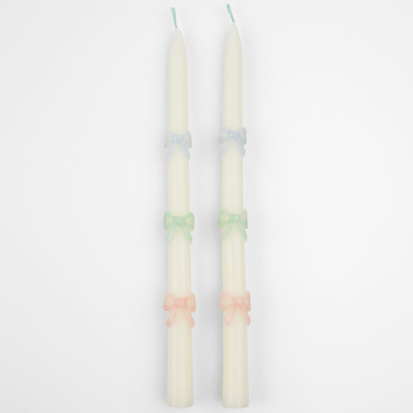 Our party candles, crafted in a tapered shape with embossed and handpainted pastel bows, have mint green wicks. Image4