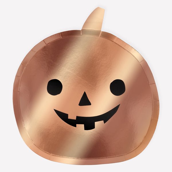 Make your Halloween party look amazing with our shiny copper Halloween pumpkin plates, made with paper for easy use. Image1