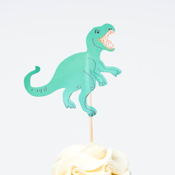 Our cupcake kit includes cool retro toy cupcake toppers and cupcake cases, perfect for a monster truck birthday party. Image5