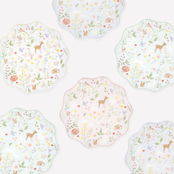 Our side plates, made from high quality paper, feature a floral and baby animal design in soft colours, ideal as baby shower plates. Image1