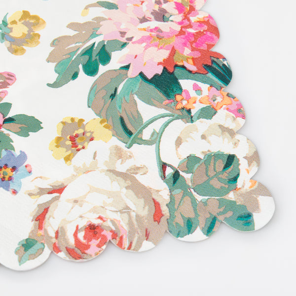 Our paper napkins, made from 3-ply paper, feature a beautiful bright floral design and a stylish scalloped edge, ideal for any celebration. Image2