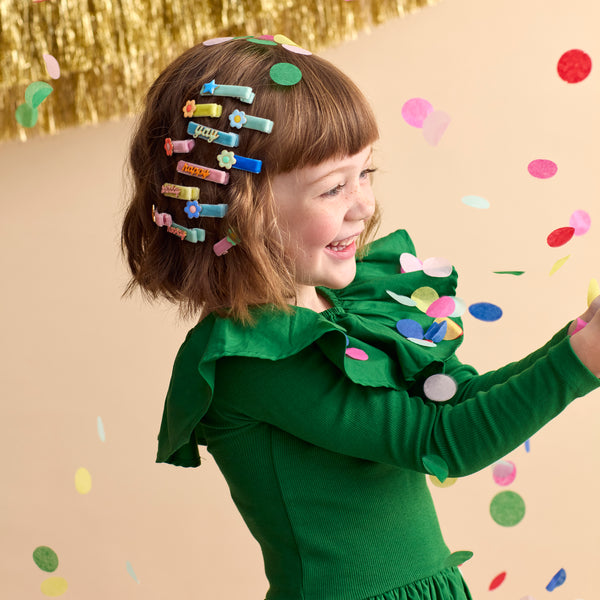 Our hair clips for kids feature enamel daises in a variety of colours, teamed with velvet ribbons and gold tone crocodile clips. Image2