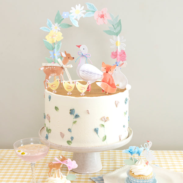 Create an eye-catching cake with our animal cake toppers, perfect for baby shower cake decorations or for a young child's birthday cake. Image2