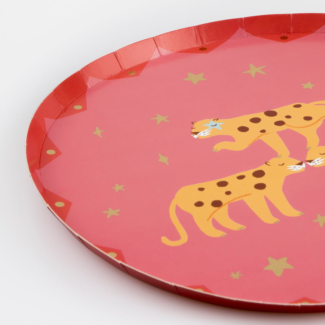 Our circus party set has all you need to make your party a success, with a circus garland, plates, napkins, cups and party bags. 