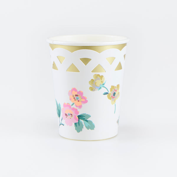 Our floral cups feature a stunning cut out basketweave effect on top of a champagne foil border, perfect for hot and cold drinks at stylish parties. Image1