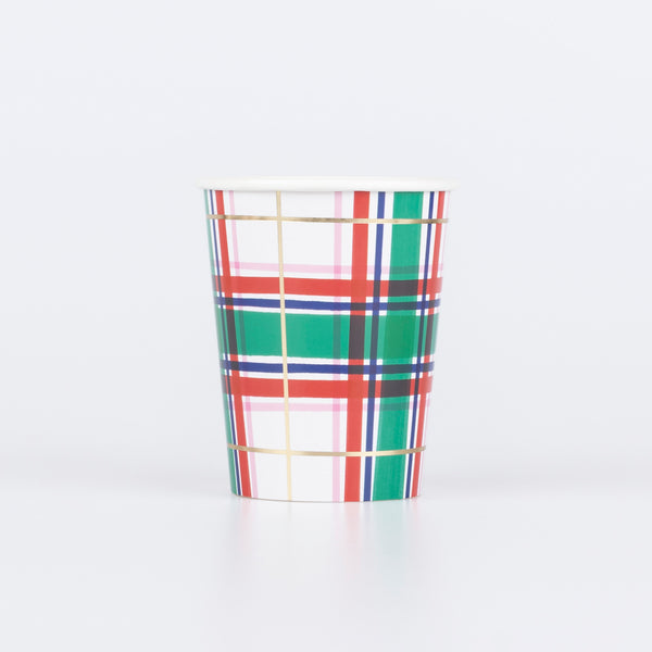 Our party cups, made from high-quality paper with a charming tartan design, are ideal for hot or cold Christmas drinks. Image1