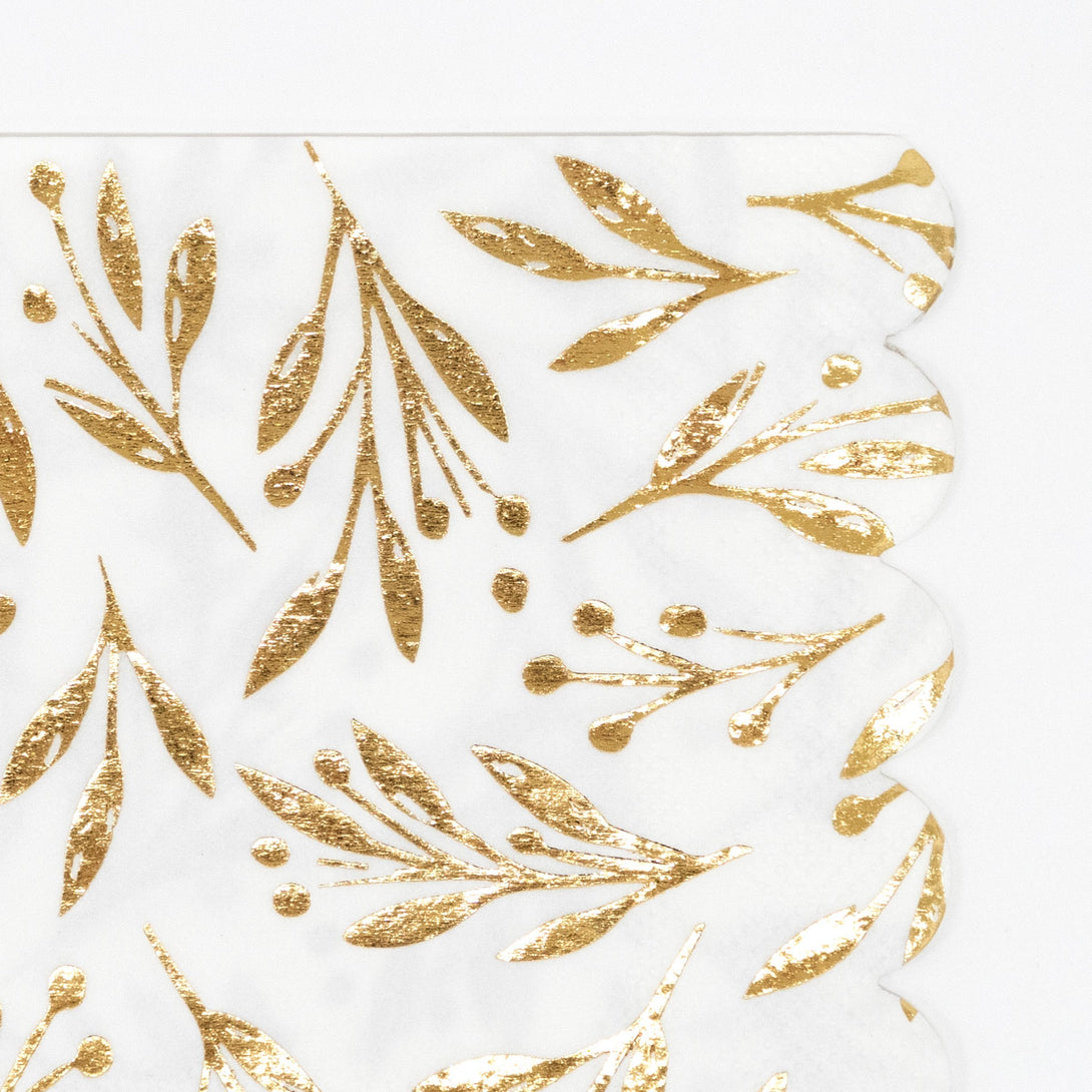 Gold napkins are perfect for your Christmas table.