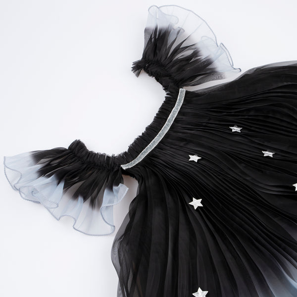 Our witch costume, with a witch hat, dress and wand, is the perfect kids Halloween costume for those who love to look magical. Image3