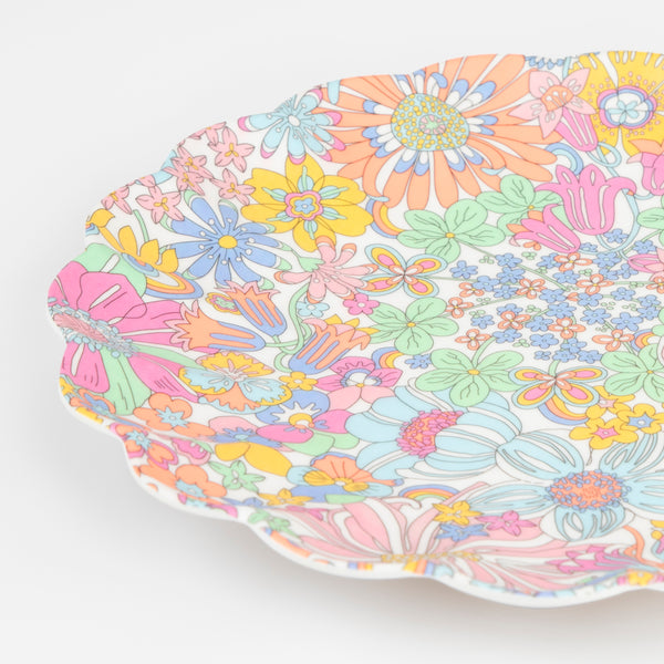 The combination of sturdy melamine with a colourful Liberty print design makes this large reusable party plate really special. Image3