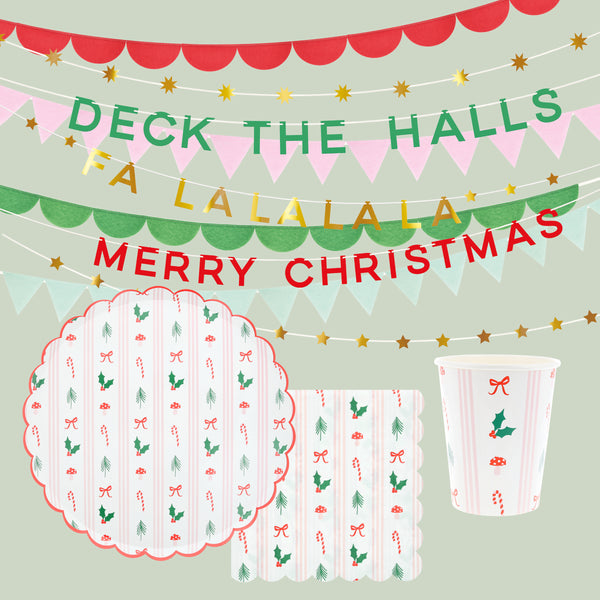 Decorate your table and home with our Christmas set with paper plates, napkins, cups, place cards and 9 Christmas garlands for a joyful look. 