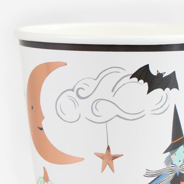 Our Halloween cups, made from paper, feature colourful characters and shiny copper foil details, ideal for hot and cold party drinks. Image3