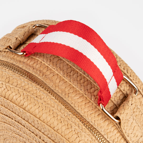 Our bear bag is crafted from sturdy paper with a fun gingham lining, perfect to wear to parties or for picnics. Image4