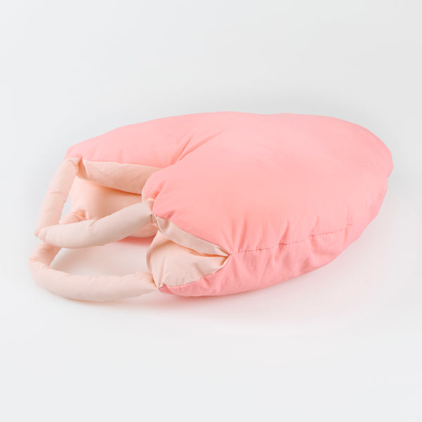 Our Valentine's bag is made in the shape of a puffy heart, a really fun and chic accessory. Also perfect as a chic Valentine's Day gift. Image4