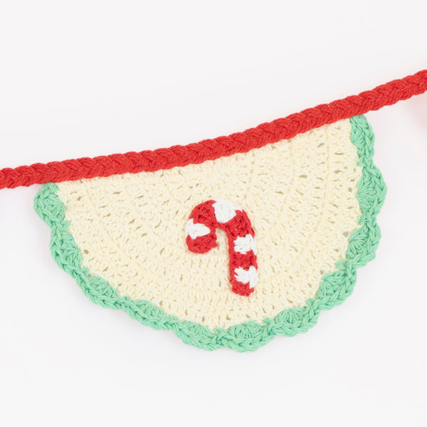 Our Christmas crochet garland featuring festive icons is perfect for a nostalgic charming decoration to use year after year. Image4