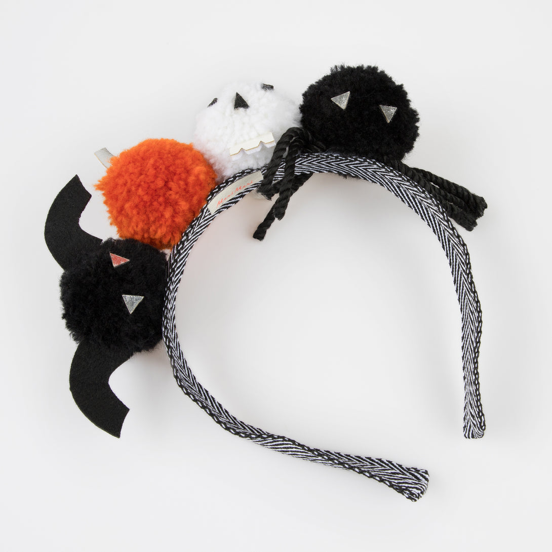 Add our Halloween headband, with fun pom pom details, to your Halloween accessories for a thrilling look.