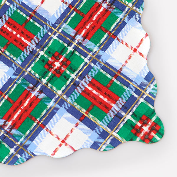 Our Christmas napkins, made from 3-ply paper, feature tartan designs in festive colours teamed with shiny gold foil touches for a stylish look. Image3