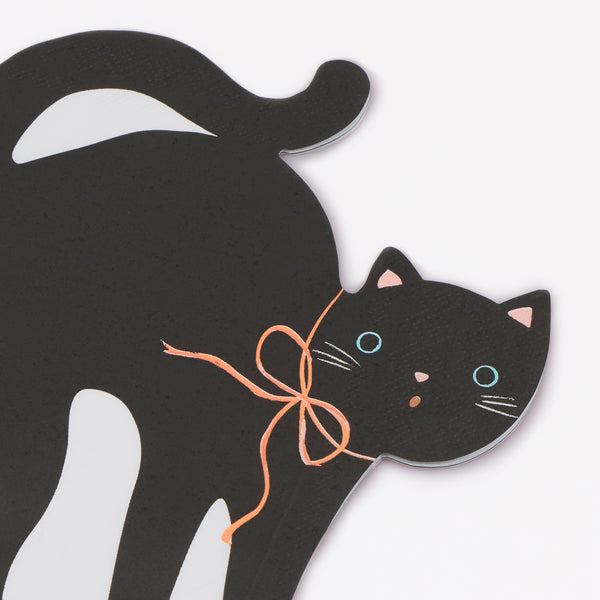 Our Halloween party napkins, in the shape of a black cat, will give a playful look to your party table and are perfect for practical use too. Image3